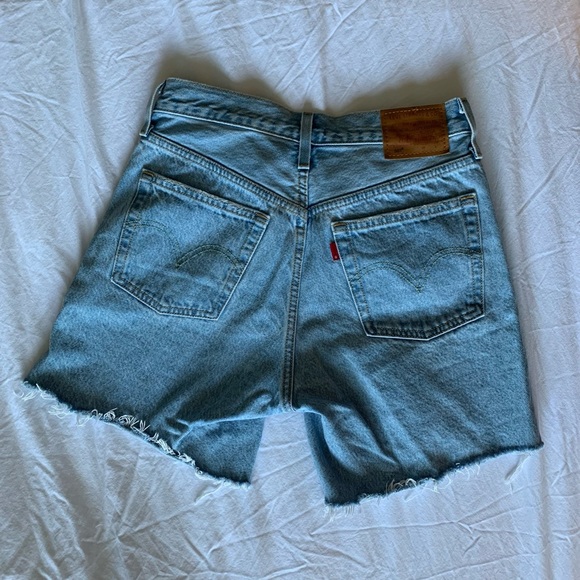 SOLD Levi’s 501 mid thigh high rise denim shorts - Picture 8 of 10